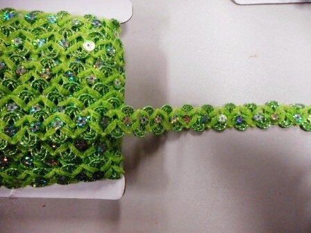 Pailetteband met bloemetjes fel groen per meter