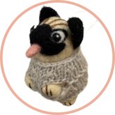 Handgemaakte wol vilt hanger, Mopshond/Pug