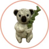 Handgemaakte wol vilt hanger Koala met Eucalyptus tak